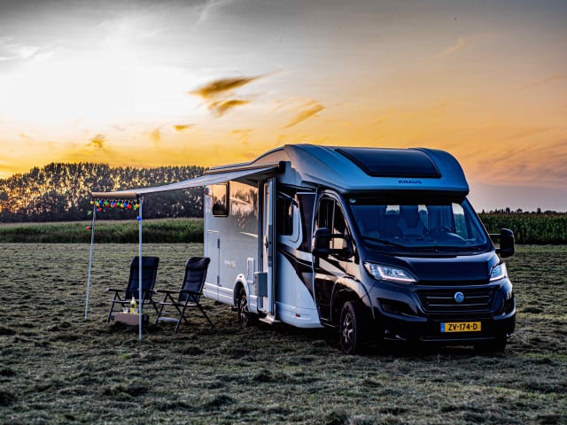 Sky Wave 700 MEG – Luxe automaat half-integraal camper voor 4p met Airco!