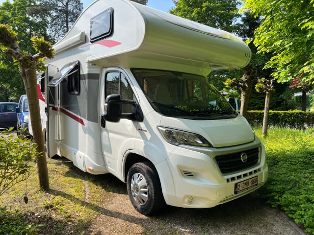 Grote Camper 7 personen alkoof