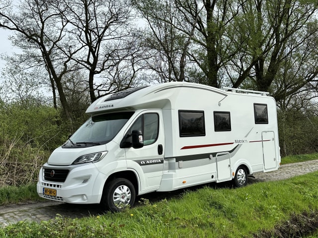 Casa Campr – 5p Adria Mobil semi-integrated uit 2017