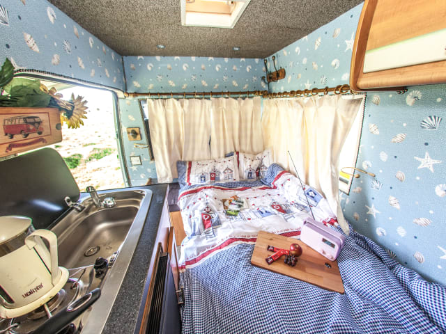 Maureen – Schitterende off-grid - zelfgebouwde Retro Camper