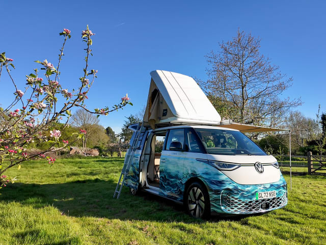 FLO – „FLO“, der Klima-Camper. Ein vollelektrischer VW ID Buzz Campervan