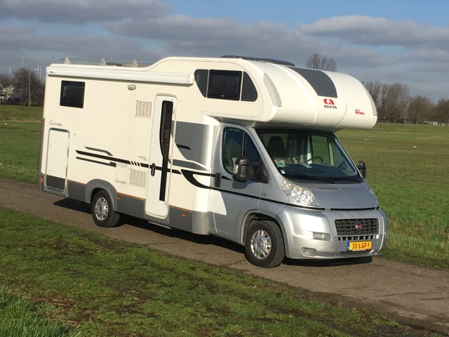 Geräumiges Luxus-Familien-Wohnmobil 5 Personen