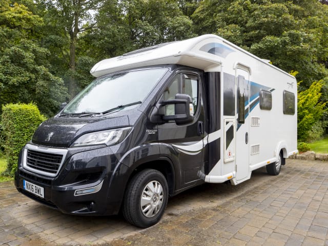 Ricardo – Luxe camper met 6 slaapplaatsen