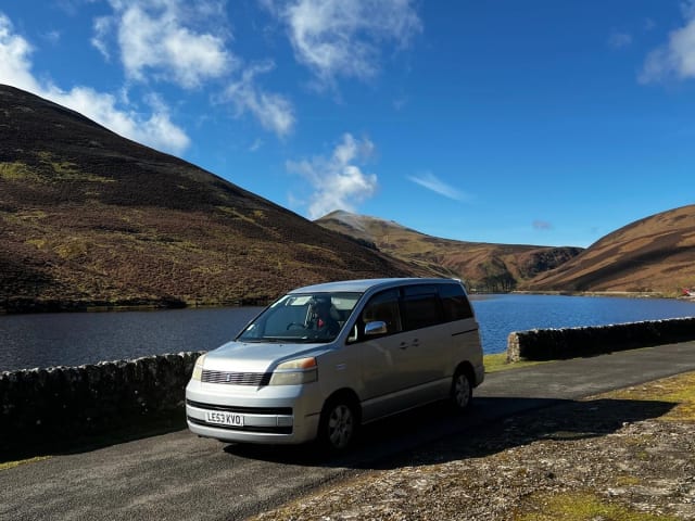 Sitka – Toyota campervan met 2 slaapplaatsen uit 2005