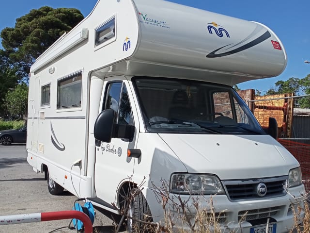 Agostino – Camper mansardato 6 posti letto 