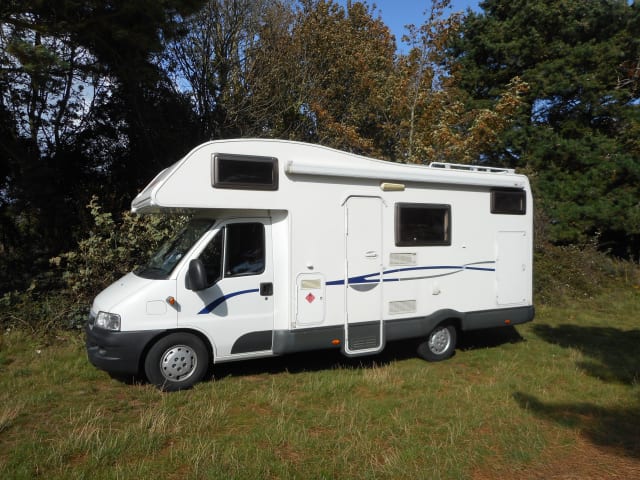 EASY 2 MOTORHOME HIRE JUST TURN UP AND GO