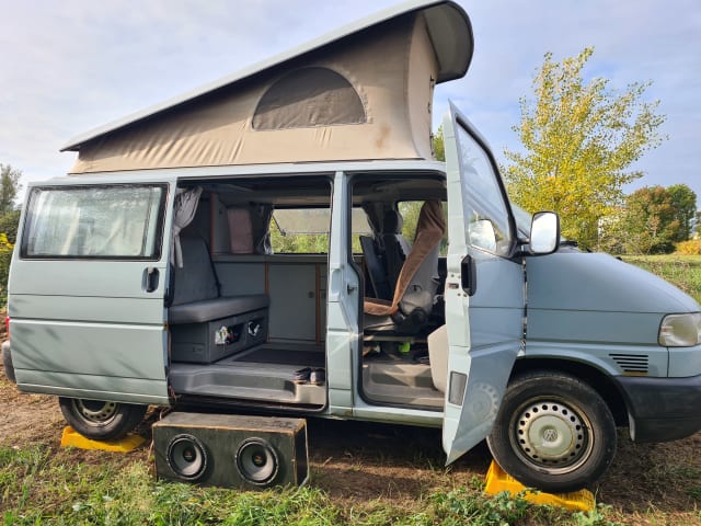 Robert 13 – Volkswagen Transporter T4 westfalia