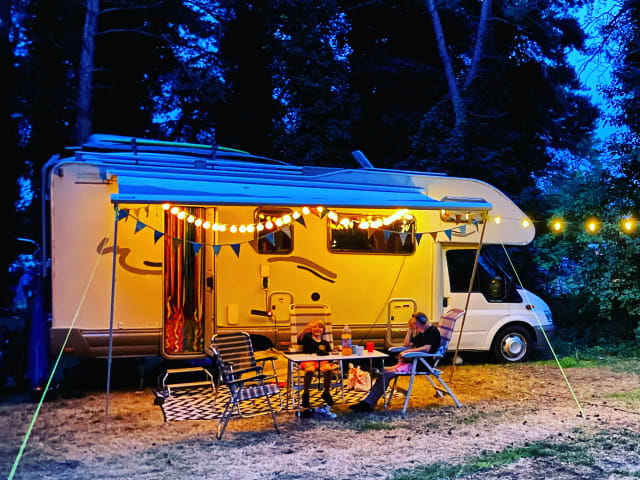 Familie / gezins camper  – Camping-car familial avec 7 places de couchage 