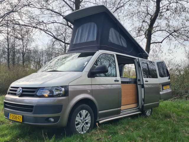 Volkswagen Offgrid camper met buitenkeuken