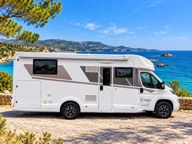 Camper semi-integrato MC Louis 481 come nuovo, disponibile a noleggio.