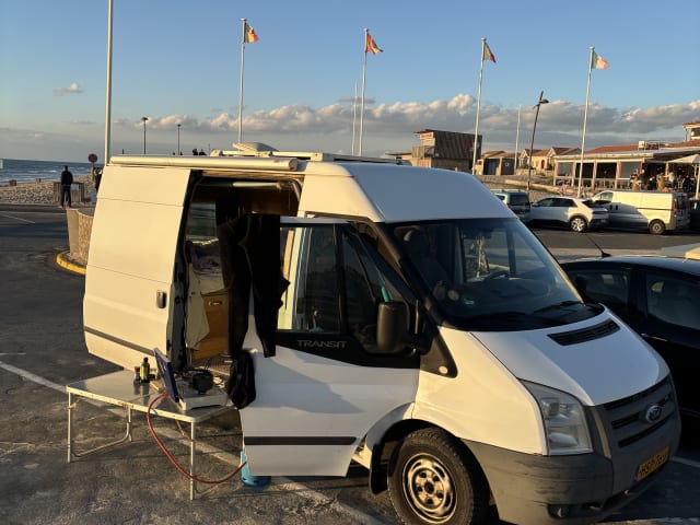 Bodhi – 2p Ford bus from 2009