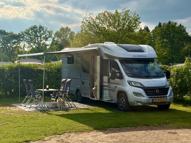 Adria – Luxe 5p Adria Matrix 670 SBC Platinum Camper 