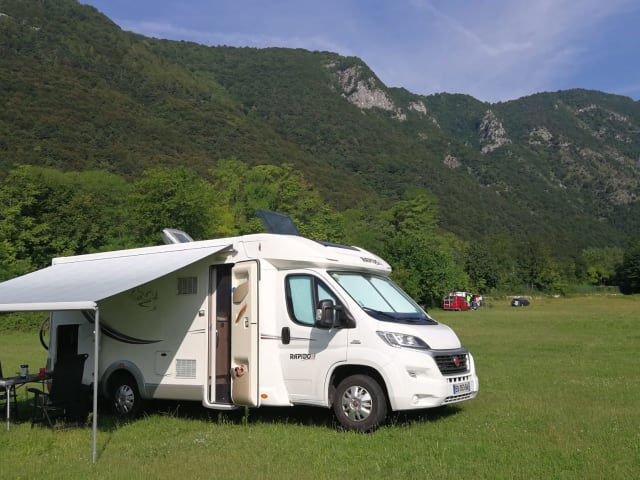 Rapido 680F – Rent a fully equipped 3-bed camper van