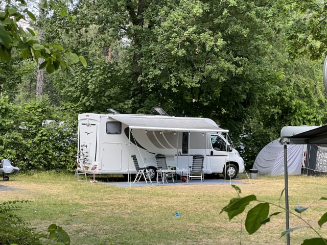 Bellissimo camper Pilote da 4 persone