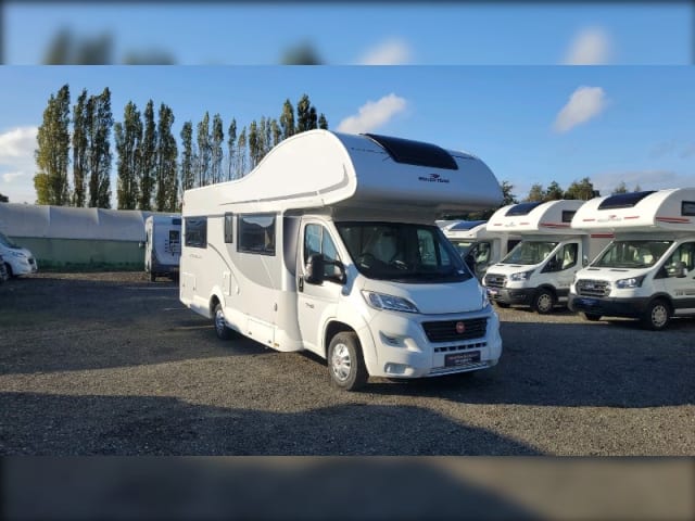 Auto Roller 746 – 2024 Roller Team Auto Roller 746 automatic rear lounge 6 berth + 6 seats 
