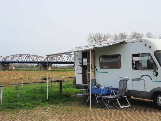 El Carasol – L'Hymer B544 da 6 persone ama incontrare i viaggiatori che vogliono godersi la pace e la tranquillità