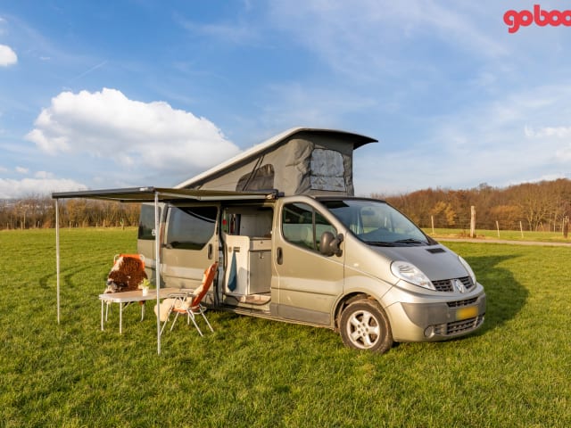 Roza – 4p Renault Camperbus from 2011 - suitable for almost any adventure!