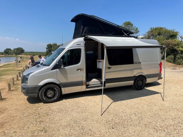 Finley – 'Finley' Luxurious VW Crafter Expedition Campervan Pop-up Roof Sleeps 4