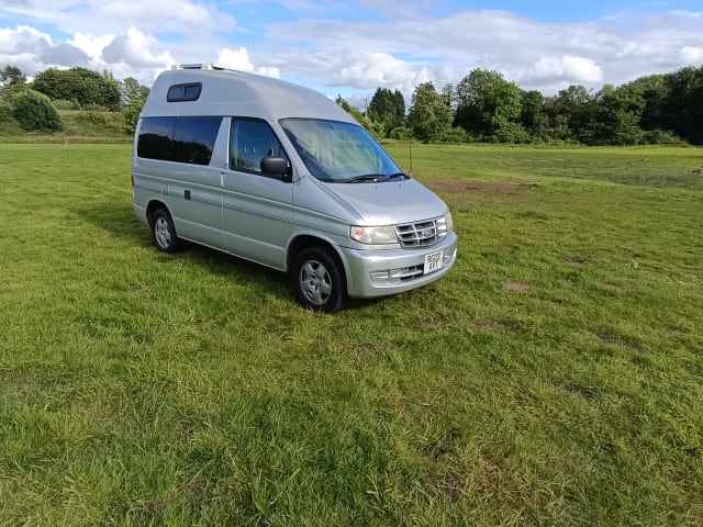 Hightop deluxe  – MAZDA BONGO DELUXE HIGH TOP 2 BERTH  