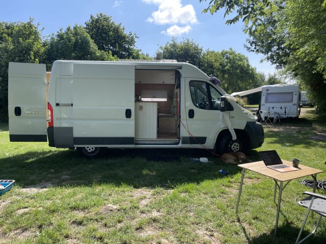 Tutu – Self-sufficient and cozy van in boho style