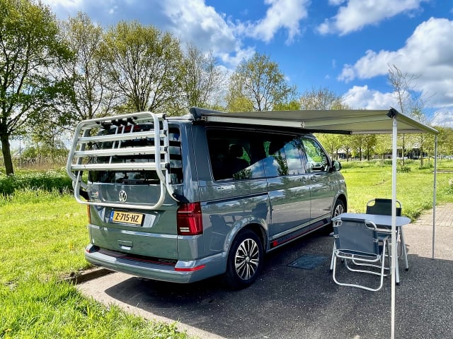 Nuova Volkswagen California. Bellissimo autobus compatto.