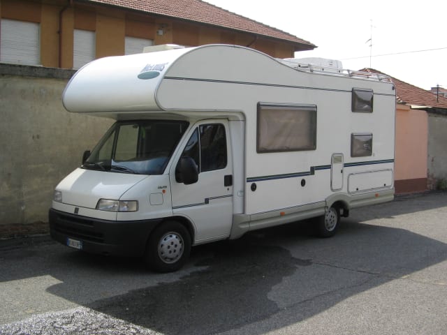 Camper Mansardato - 6 Posti