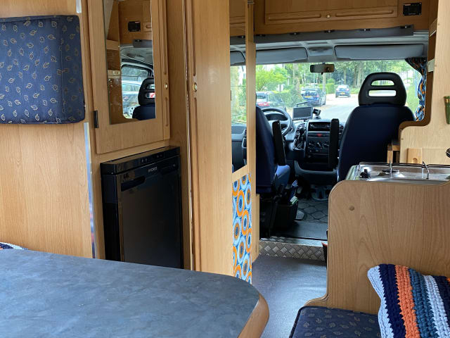Dushi – 2p Peugeot bus from 2002