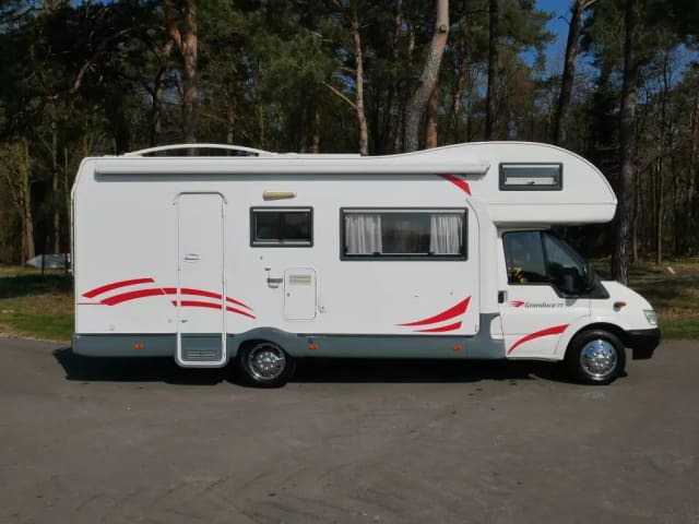 Camper familiare da 6 persone (Ford Granduca 77)