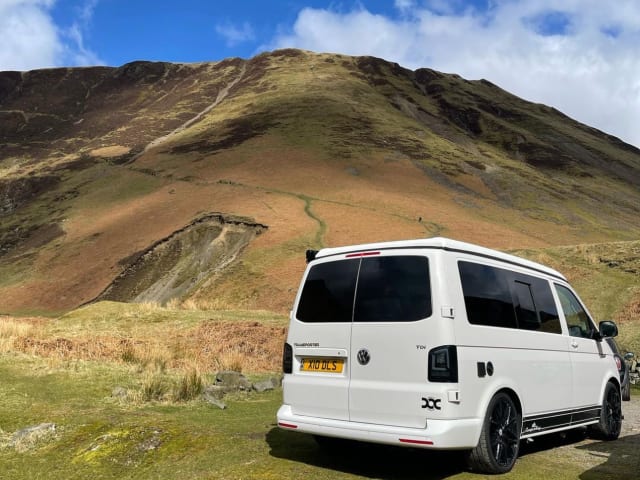 Suzie – 4 berth Volkswagen Campervan 