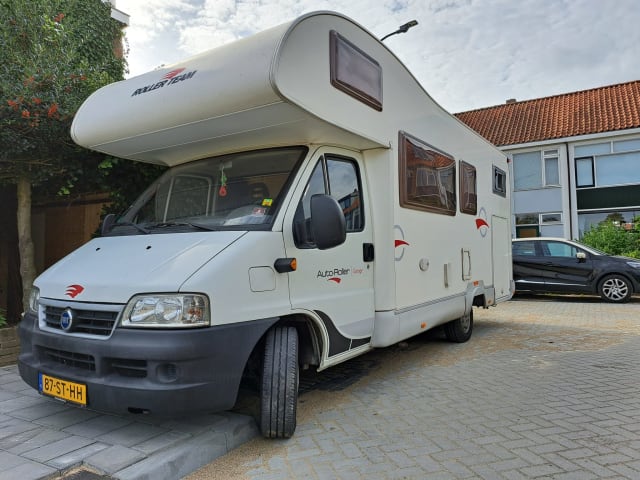 Spazioso per 6 persone. camper familiare completo