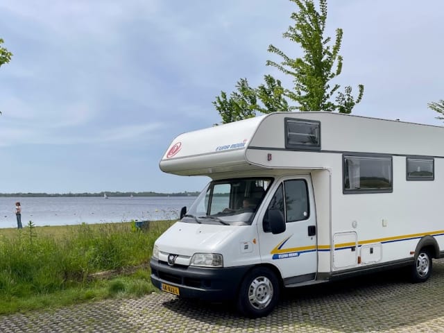 Eura Mobil – 6-persoons familie camper met heel veel ruimte en stapelbed