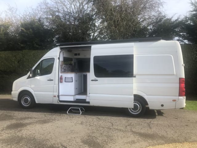 Crafter Pierre – A Superb VW Crafter LWB Camper Van