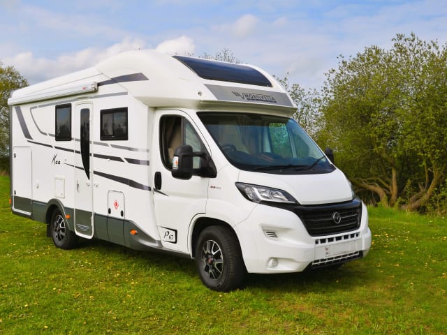 Clyde – 2020 4-Bett-Van, ideal für jede Familie / jedes Paar, die einen luxuriösen Roadtrip suchen