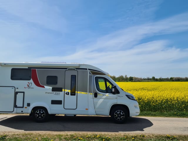 Bürstner Travel Van T620G, luxe 2 personnes, également pour hors réseau.