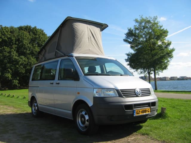 Bulli 2 – Budget bus camper Volkswagen California T5