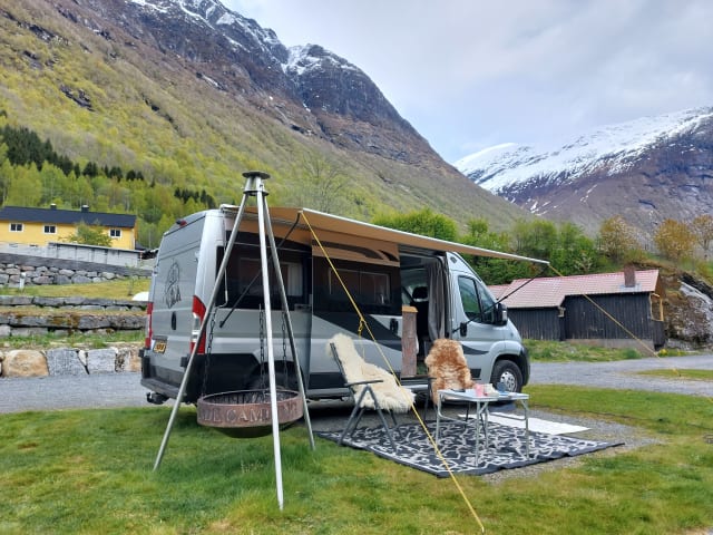 2-person Peugeot bus from 2012