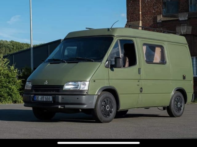 Goldesel – Ford Transit Camper mit Aufstelldach