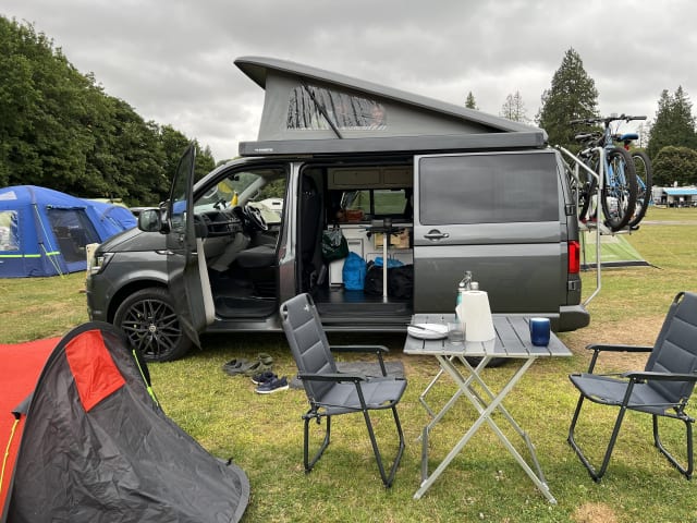 RV6 – Luxuriöses, stilvolles, komfortables, automatisches DSG VW T6 Highline Reisemobil.