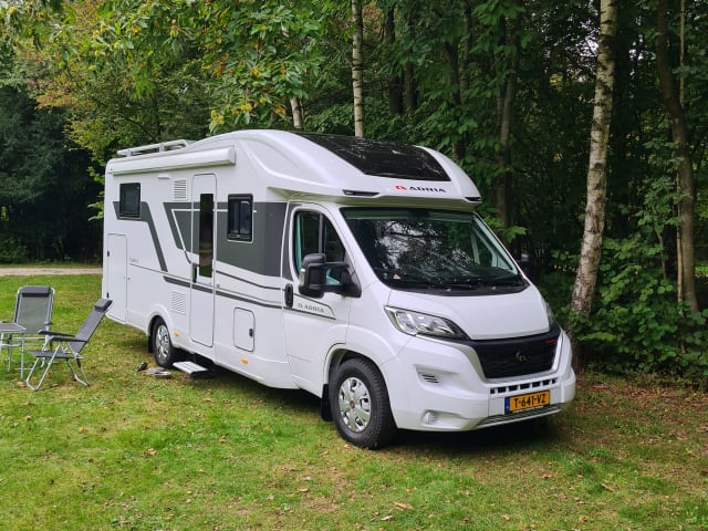 3/4p Adria Mobil Coral 670DL semi-integraal uit 2023