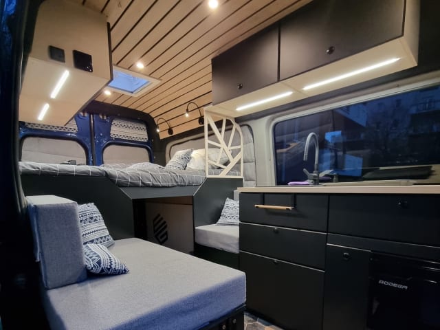 BLUE – VOLKSWAGEN CRAFTER AVENTURE