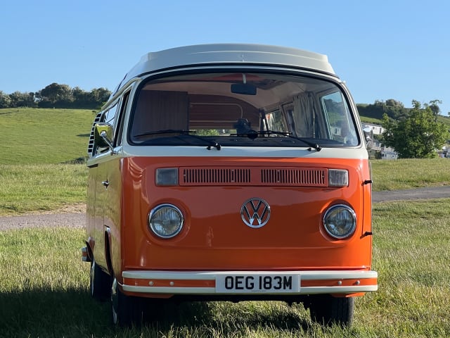 Blossom – Volkswagen Wohnmobil mit 4 Schlafplätzen aus dem Jahr 1972