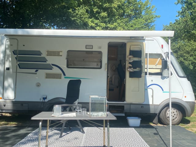Hymer – Joli camping-car intégral pour 4 personnes