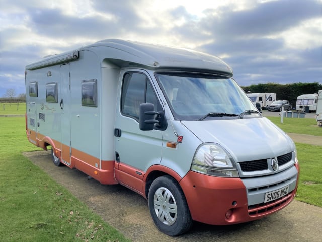 Dolly – Renault-camper met 4 slaapplaatsen