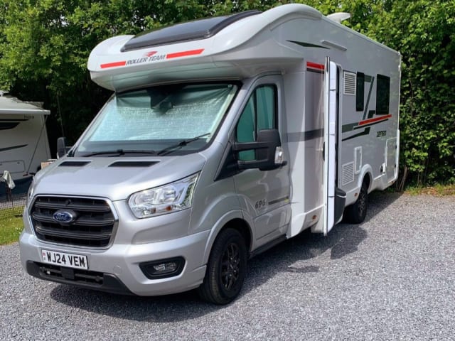 Roller Team Zefiro 4 Berth – Luxuriöses Wohnmobil mit 6 Schlafplätzen 