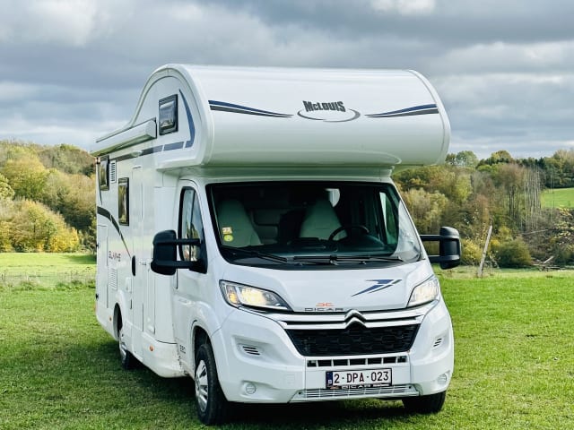 Moby – Adventurous and FULLY equipped camper + sun awning + air conditioning