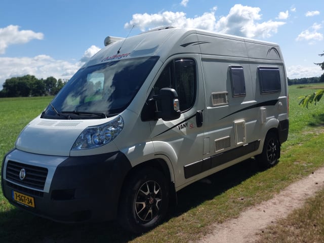 Witte Harrie – Very neat and complete 2-person Fiat camper van from 2007