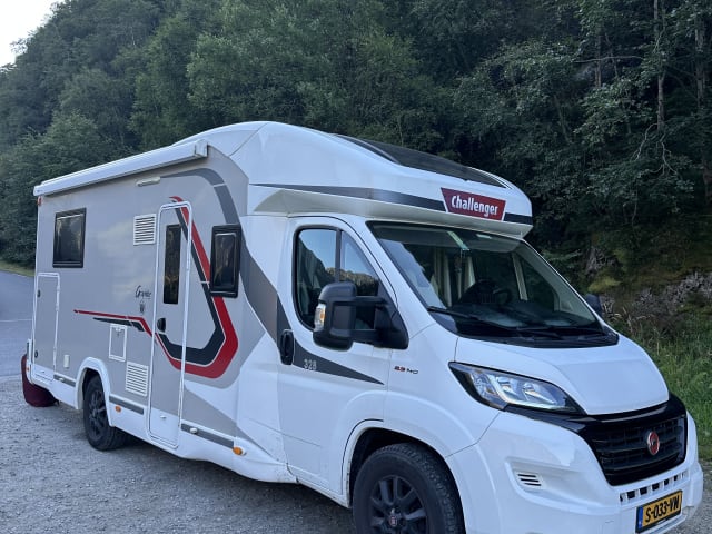 Luxury 4p 2021 Challenger 328 VIP – Complete & comfortable off-grid camping