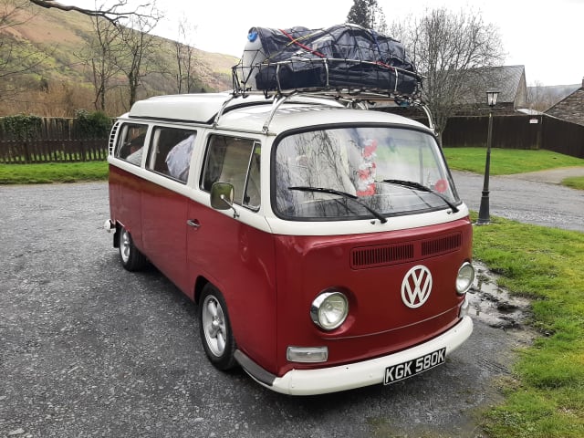 Poppy – 2-persoons Volkswagen campervan uit 1971