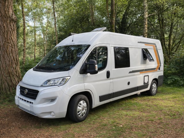 Ivan – Ivan – Luxury Campervan | Fixed Bed, Ensuite Shower & WC