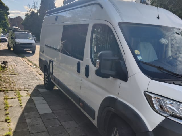 2p Citroën bus uit 2018